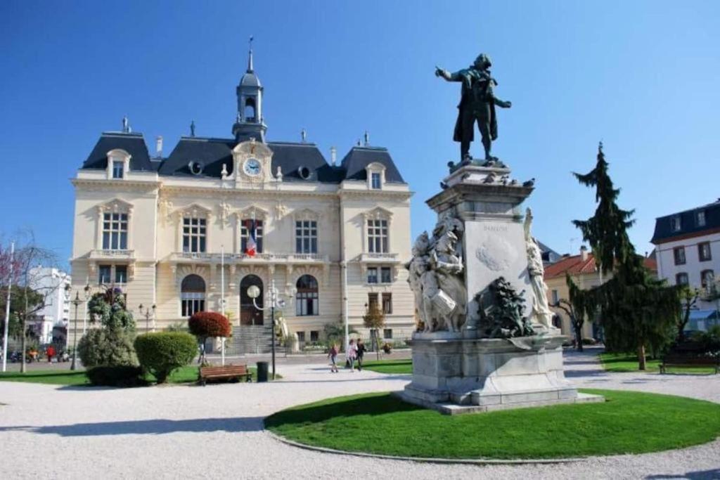 Le Zen -Studio Tout Equipe- Wifi Fibre- Centre Ville Avec Parking Tarbes Buitenkant foto
